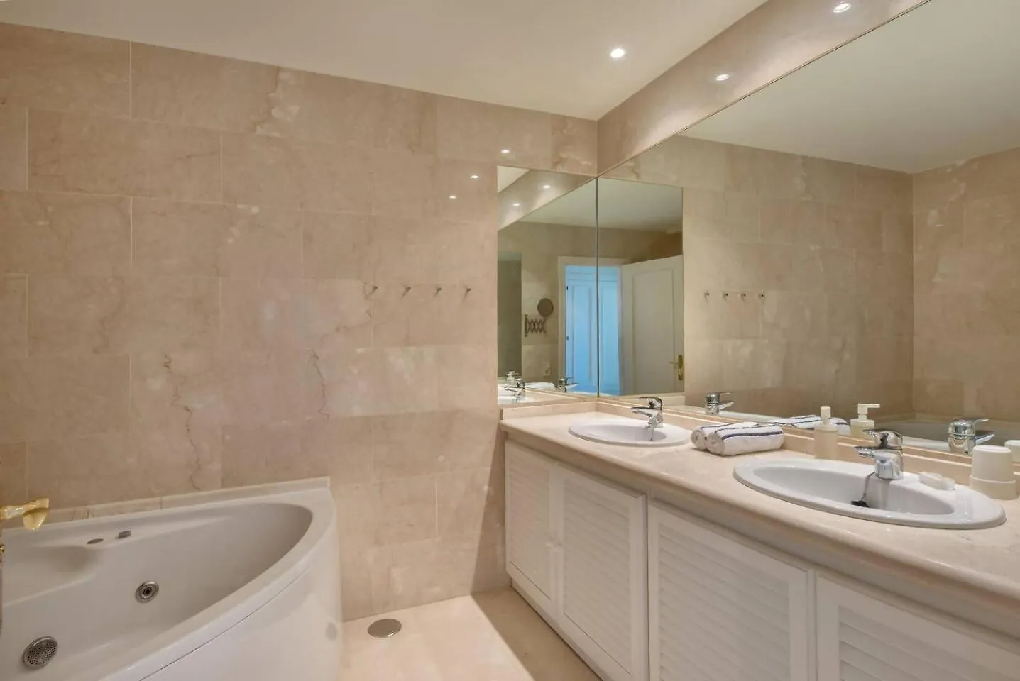 Apartament Magna Marbella 0*,